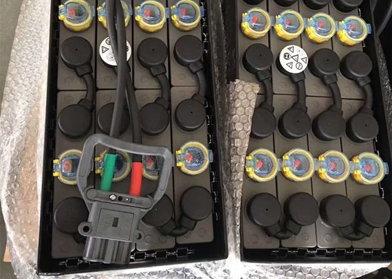 叉車蓄電池在加班加點(diǎn)裝貨的時(shí)候